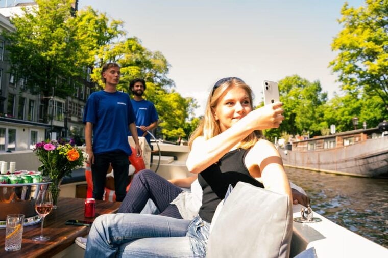 Amsterdam: German Guided Canal Cruise with on Board Bar - Who Will Love This Tour?