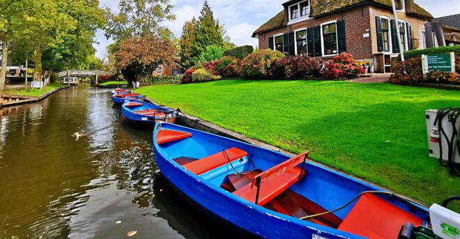Amsterdam: Giethoorn, Afsluitdijk and Zaanse Schans Day Trip - Tour Inclusions