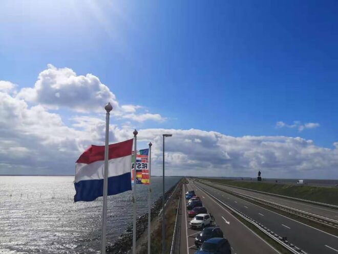 Amsterdam: Giethoorn, Afsluitdijk and Zaanse Schans Day Trip - Participant Information