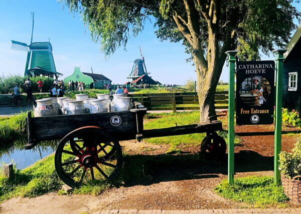 Amsterdam: Giethoorn, Afsluitdijk and Zaanse Schans Day Trip - Crossing the Afsluitdijk