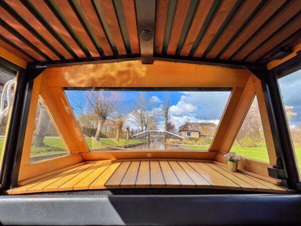 Amsterdam: Giethoorn, Afsluitdijk and Zaanse Schans Day Trip - Discovering Giethoorn