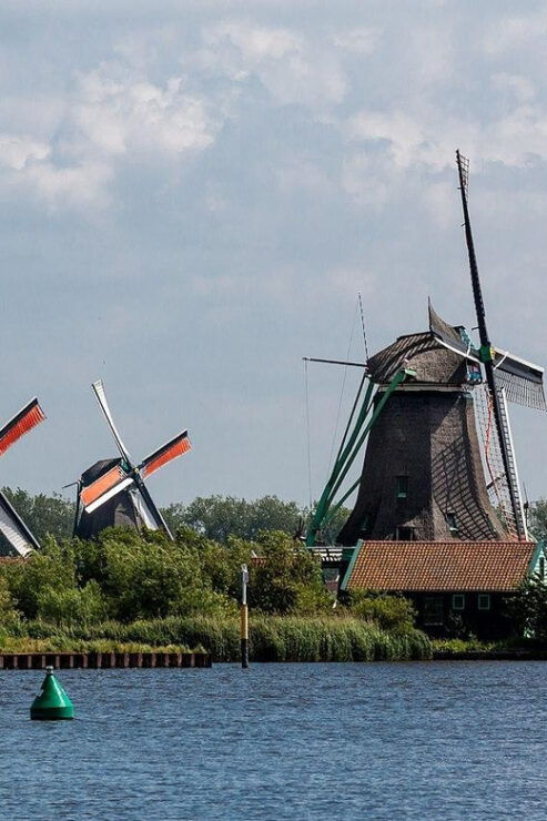 Amsterdam: Giethoorn and Zaanse Schans Day Trip With Guide - Exploring the Picturesque Giethoorn
