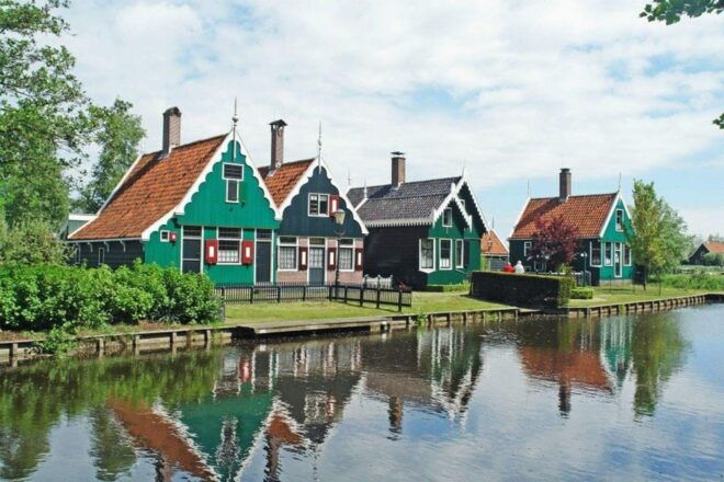 Amsterdam: Giethoorn and Zaanse Schans Day Trip With Guide - Important Considerations and Tips