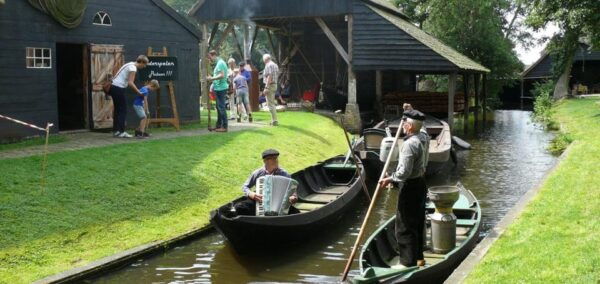 Amsterdam: Giethoorn and Zaanse Schans Day Trip With Guide - Itinerary and Schedule Details