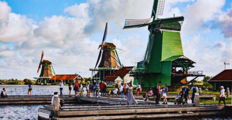 Amsterdam: Giethoorn and Zaanse Schans Windmills Day Tour - Experience During the Tour