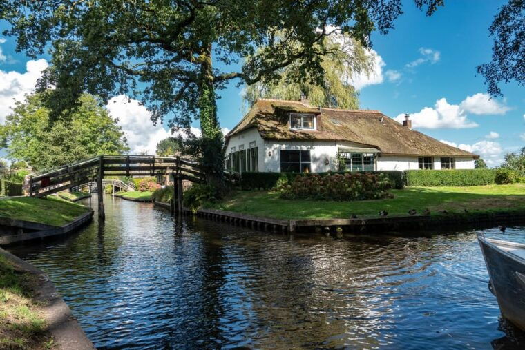 Amsterdam: Giethoorn Day Trip, Boat Tour, and Walking Tour - Who Should Book This Tour?