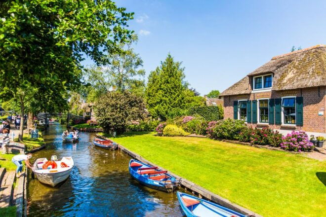 Amsterdam: Giethoorn Day Trip With Boat Tour - Meeting Point