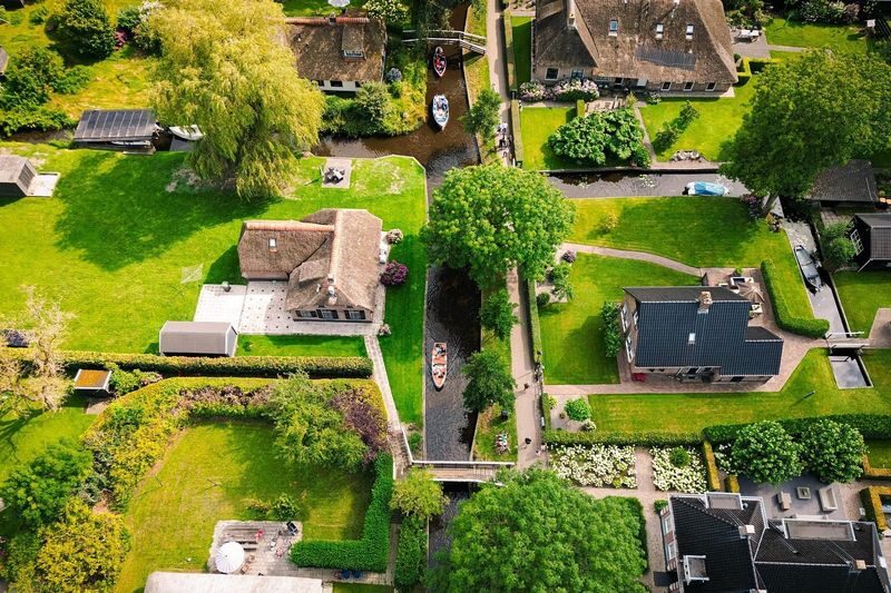 Amsterdam Giethoorn Full-Day Guided Tour - The guide adds context along the way