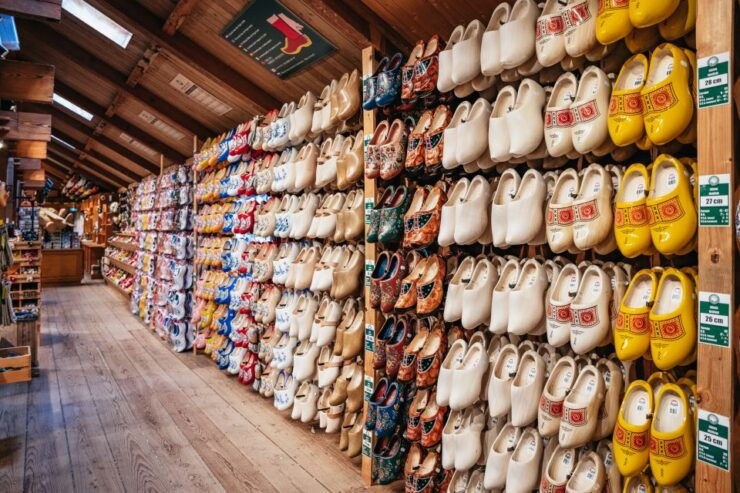 Amsterdam: Giethoorn, Volendam, and Zaanse Schans Tour - Experience