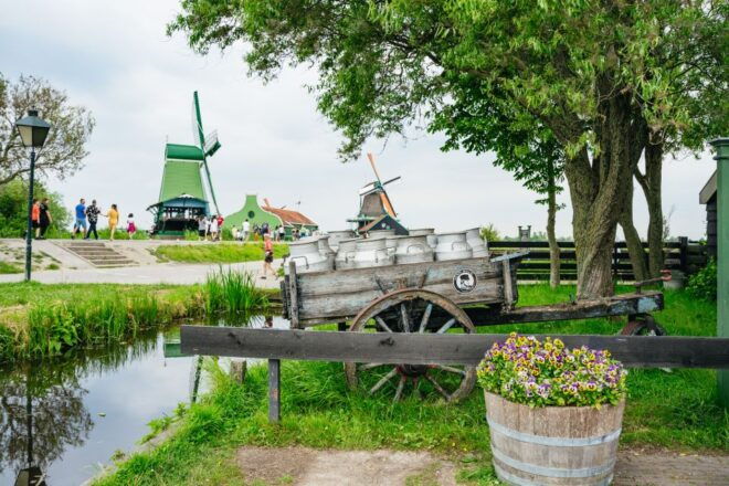 Amsterdam: Giethoorn, Volendam, and Zaanse Schans Tour - Customer Reviews