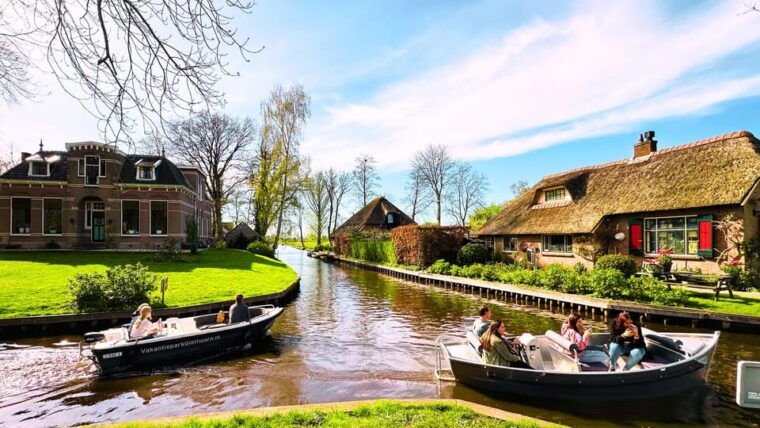 Amsterdam: Giethoorn & Zaanse Schans Small Group Day Trip - FAQs