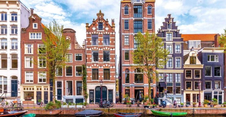 Amsterdam Golden Age and Zaanse Schans Daily Walking Tour - Exploring Amsterdams Historical Charm