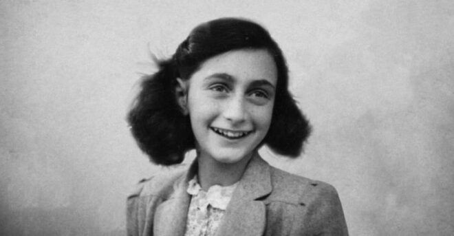 Amsterdam: Guided Anne Frank Small Group Walking Tour - Architectural Highlights