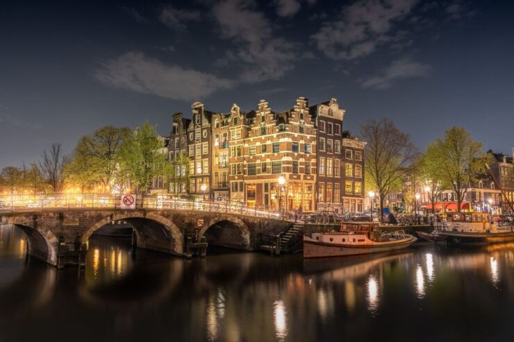 Amsterdam: Guided Evening Cruise With Bar on Board - Booking Information