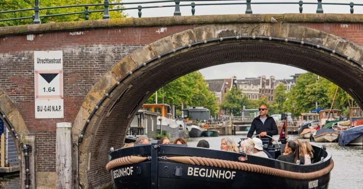Amsterdam: Guided Open Boat Canal Cruise With Drinks Option - Experience Highlights