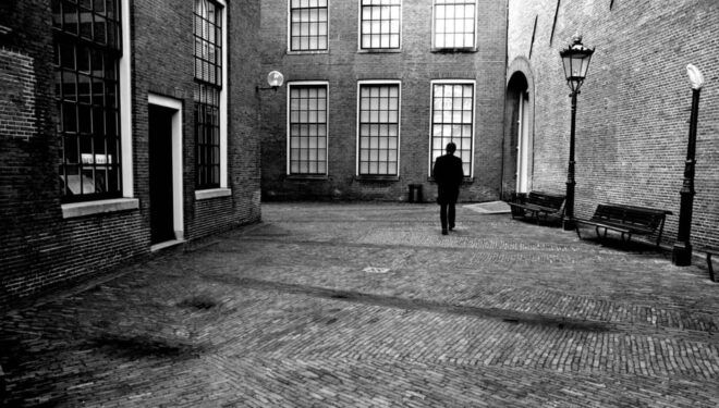 Amsterdam: Haunted History and Ghost Walking Tour - The Begijnhofs Condemned Nun