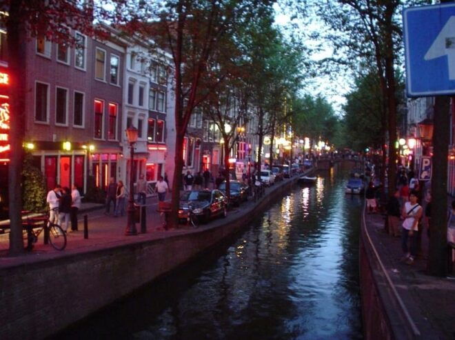 Amsterdam: Haunted History and Ghost Walking Tour - Memorable Moments From the Tour