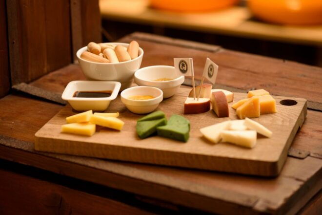Amsterdam: Henri Willig Cheese Tasting Experience - Selecting Participants and Dates
