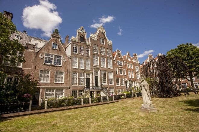 Amsterdam: Hidden Gems & Highlights Guided Bike Tour - Highlights and Experiences