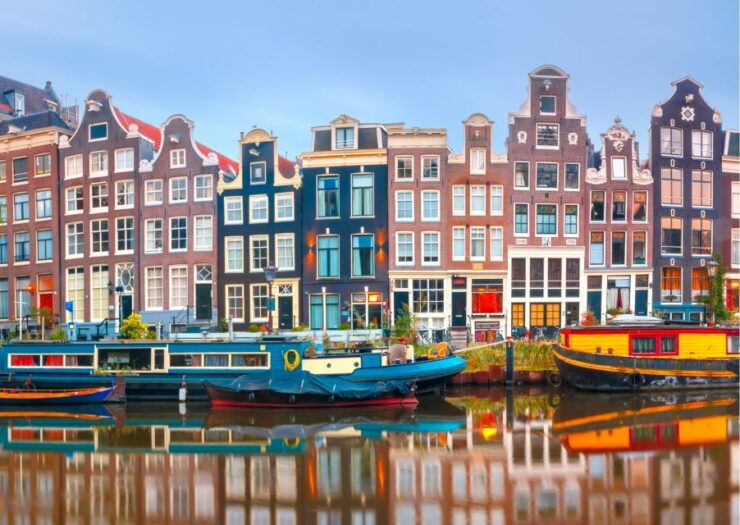 Amsterdam Highlights With Local: Walking Tour & Canal Cruise - Experience