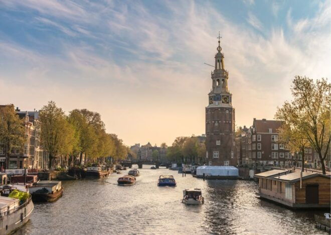 Amsterdam Highlights With Local: Walking Tour & Canal Cruise - Full Description