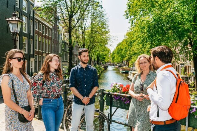 Amsterdam: Historical Highlights Walking Tour Plus Tasting - Participant and Date Selection
