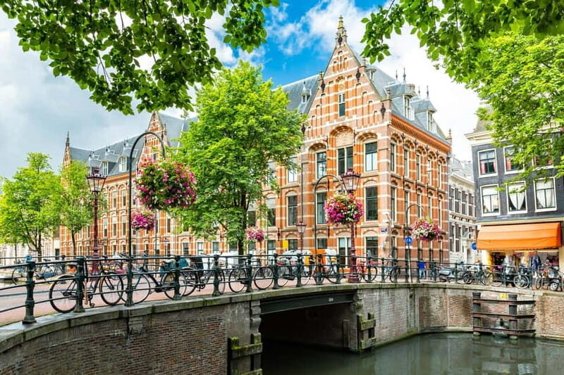 Amsterdam Historical Walk: Golden Age and Colonial Empire - Guides and Personalization