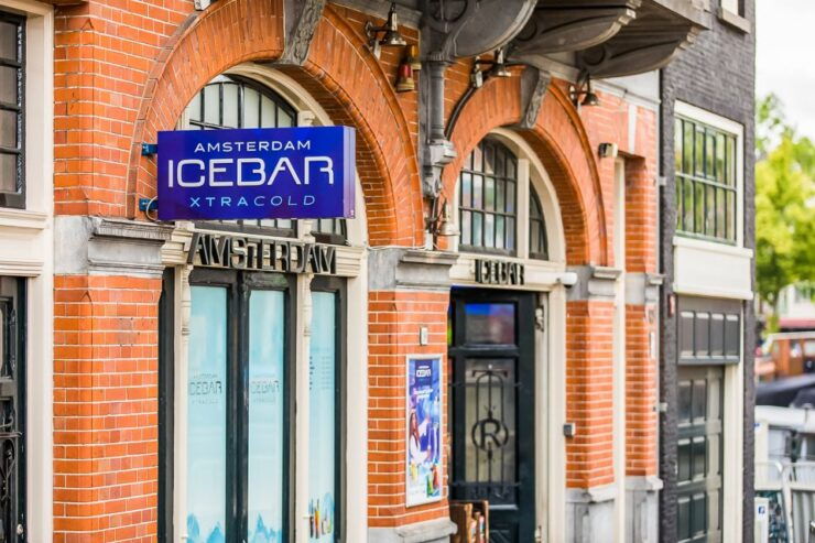 Amsterdam: Icebar Entry Ticket With 3 Drinks - Selecting Participants and Date