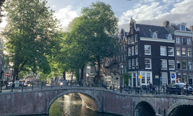 Amsterdam: Inner City Bike Tour (Private) in German or English - Route and Sights Covered