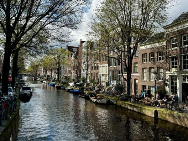 Amsterdam: Interactive Street Art Tour - English - Solving Assignments