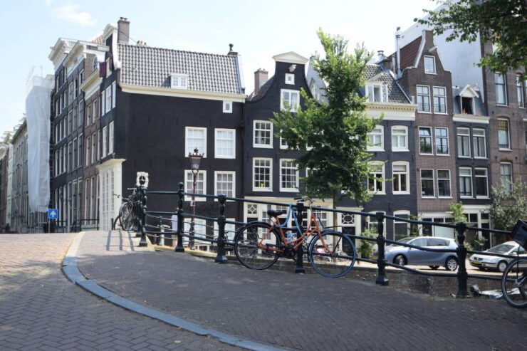 Amsterdam: Jordaan Area Walking Tour - Selecting Participants and Date