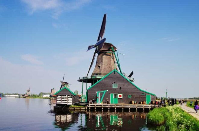 Amsterdam: Keukenhof, Zaanse Schans, and Rotterdam Day Tour - Exploring Zaanse Schans