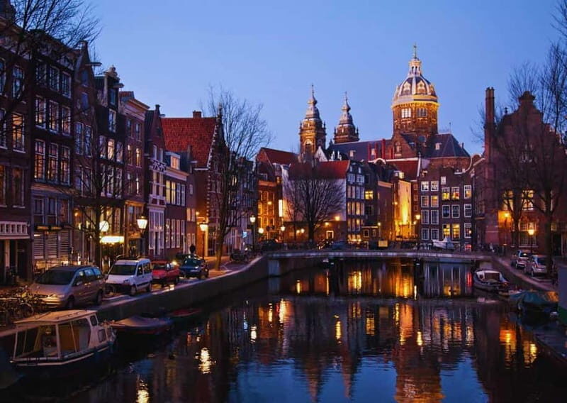 AMSTERDAM LIGHT FESTIVAL: #1 CANAL CRUISE INCL. DRINKS - Who Should Book This Tour?