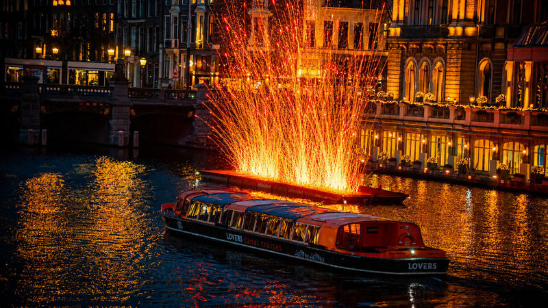 Amsterdam Light Festival 2026 - 2027 | Lovers Canal Cruise Amsterdam - Planning around queues and winter weather