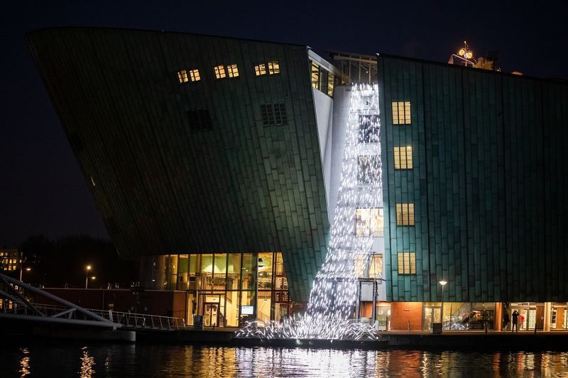 Amsterdam Light Festival 90-minute Cruise - What the guide adds to the lights
