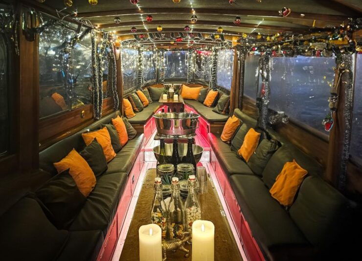 Amsterdam: Light Festival Boat Tour With Snacks and Drinks - Experience