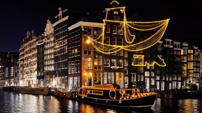Amsterdam: Light Festival Boat Tour With Snacks and Drinks - Booking Details