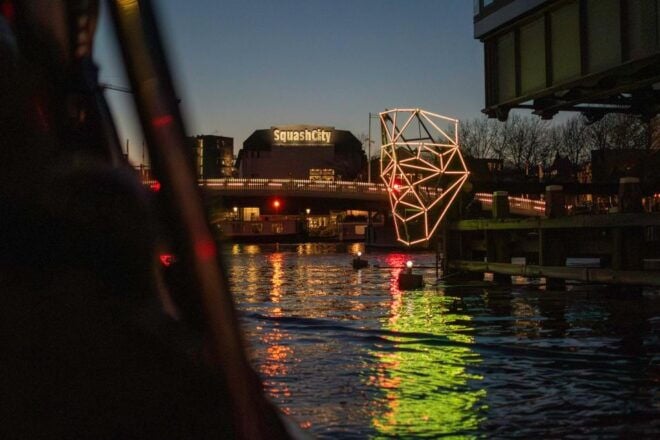 Amsterdam: Light Festival Canal Cruise From Central Station - Experience Highlights