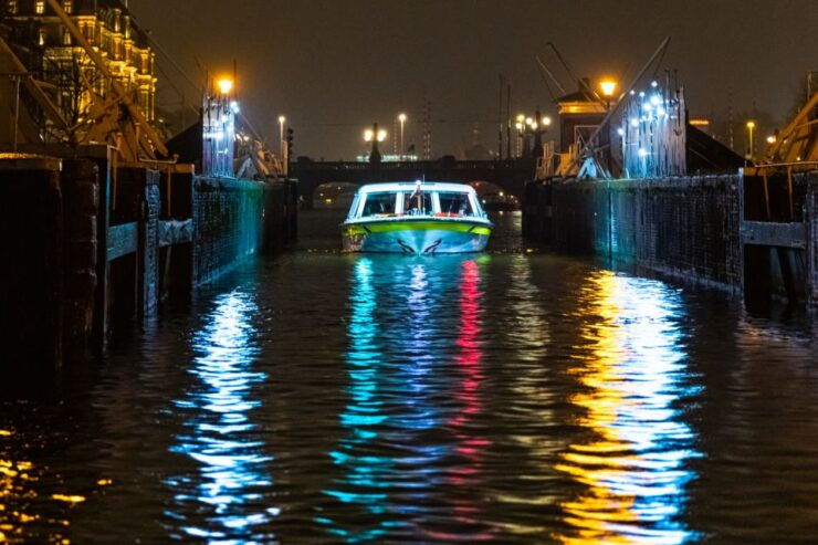 Amsterdam: Light Festival Canal Cruise With Audio - Activity Experience