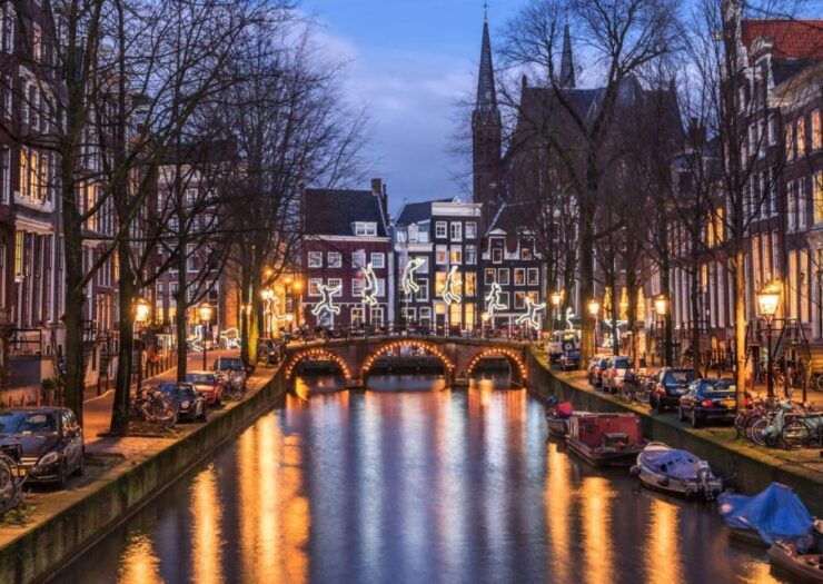 Amsterdam: Light Festival Canal Cruise With Welcome Drink - Highlights of the Activity