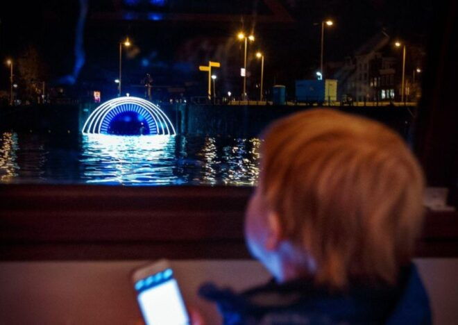 Amsterdam: Light Festival Canal Cruise With Welcome Drink - Full Description of the Activity