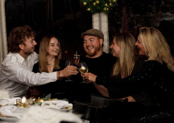 Amsterdam: Light Festival Canal Cruise With Welcome Drink - Inclusions and Exclusions