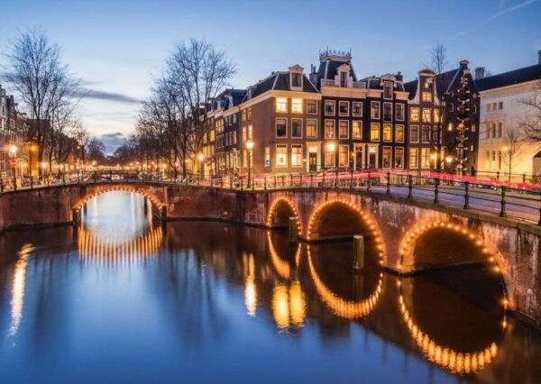 Amsterdam: Light Festival Canal Cruise With Welcome Drink - The Sum Up