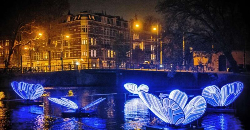 Amsterdam: Light Sculptures Small Boat Tour with Gluhwein - The Itinerary and What You Can Expect