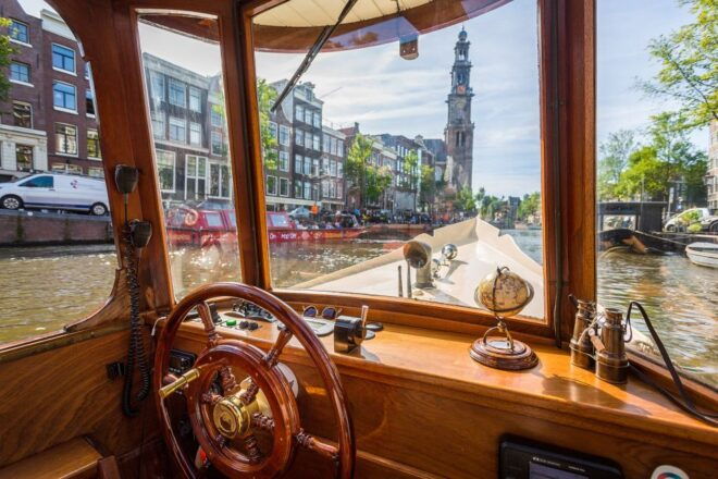 Amsterdam: Luxury Boat Canal Cruise With Onboard Bar - Full Description