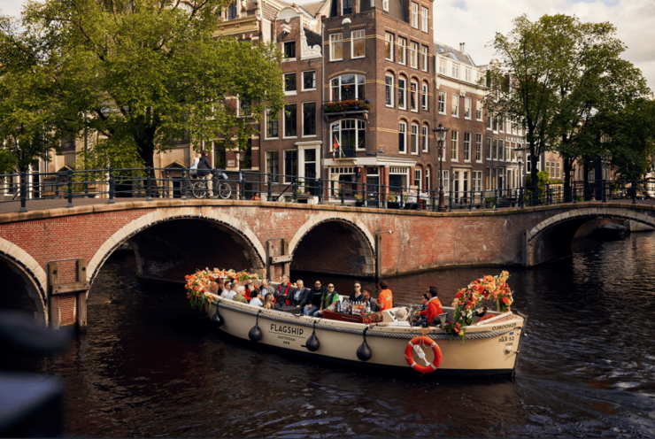 Amsterdam: Luxury Canal Cruise on Authentic Flowerboat - Good To Know