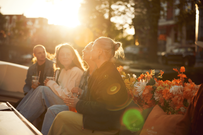 Amsterdam: Luxury Canal Cruise on Authentic Flowerboat - Accessibility and Group Considerations