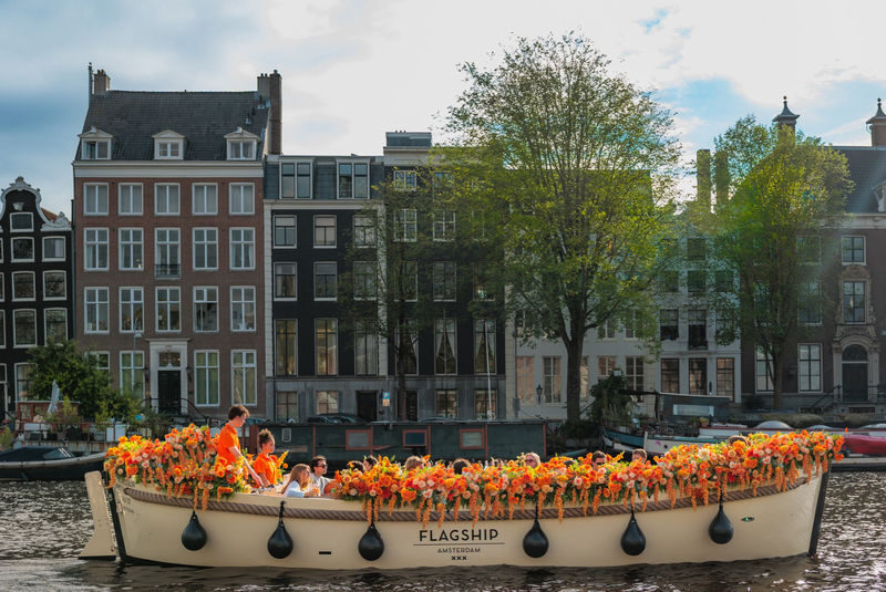 Amsterdam: Luxury Canal Cruise with Unlimited Drinks & Bite option - Open boat or covered boat?