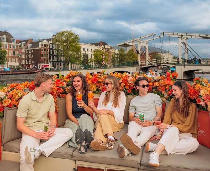 Amsterdam: Luxury Canal Cruise with Unlimited Drinks & Bite option - Should you book it?