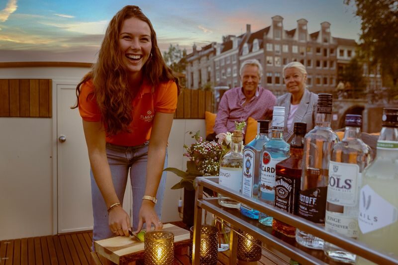 Amsterdam: Luxury Evening Canal Cruise - What the one-hour route can and cannot do